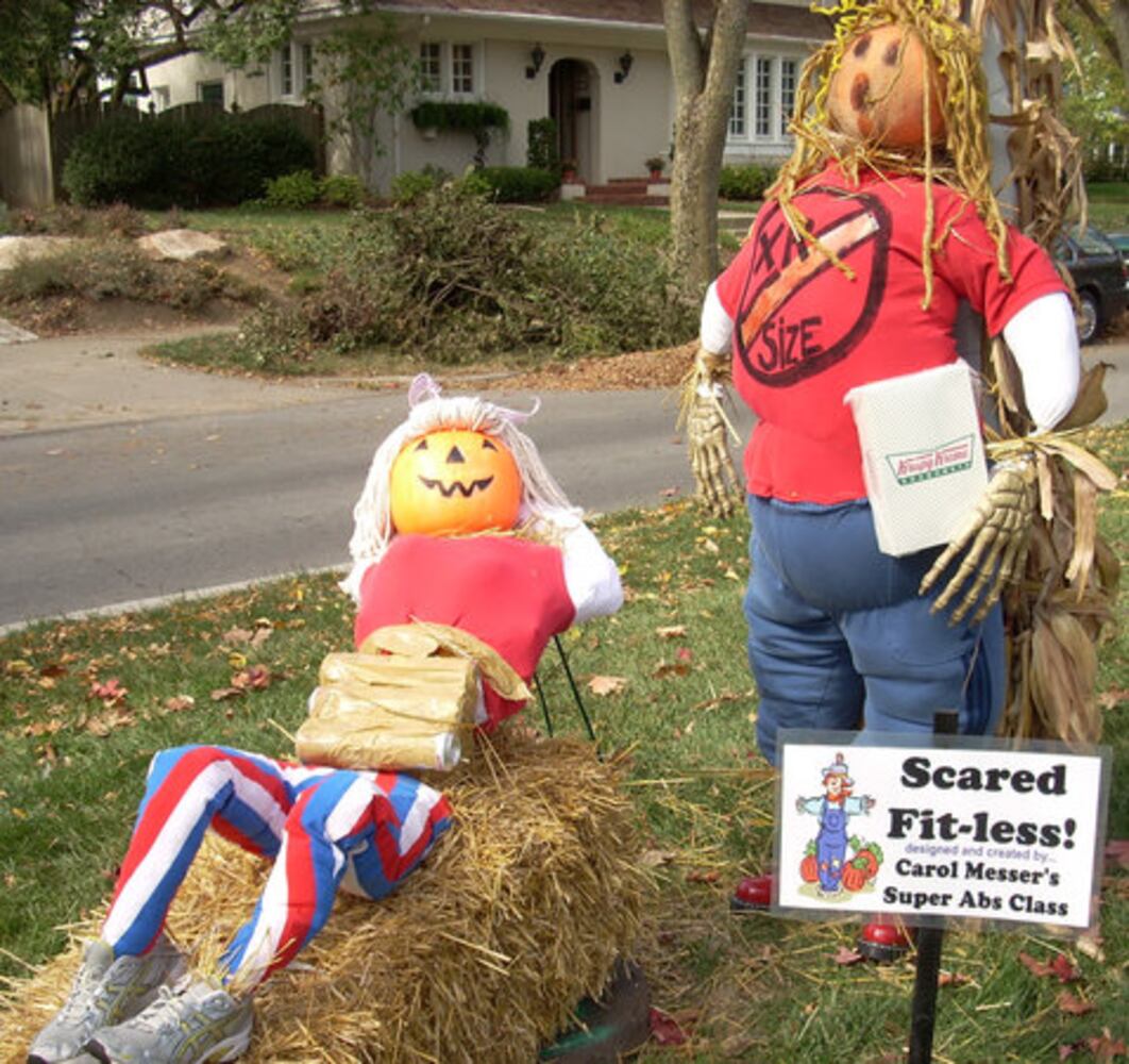 Halloween: Scarecrow Row