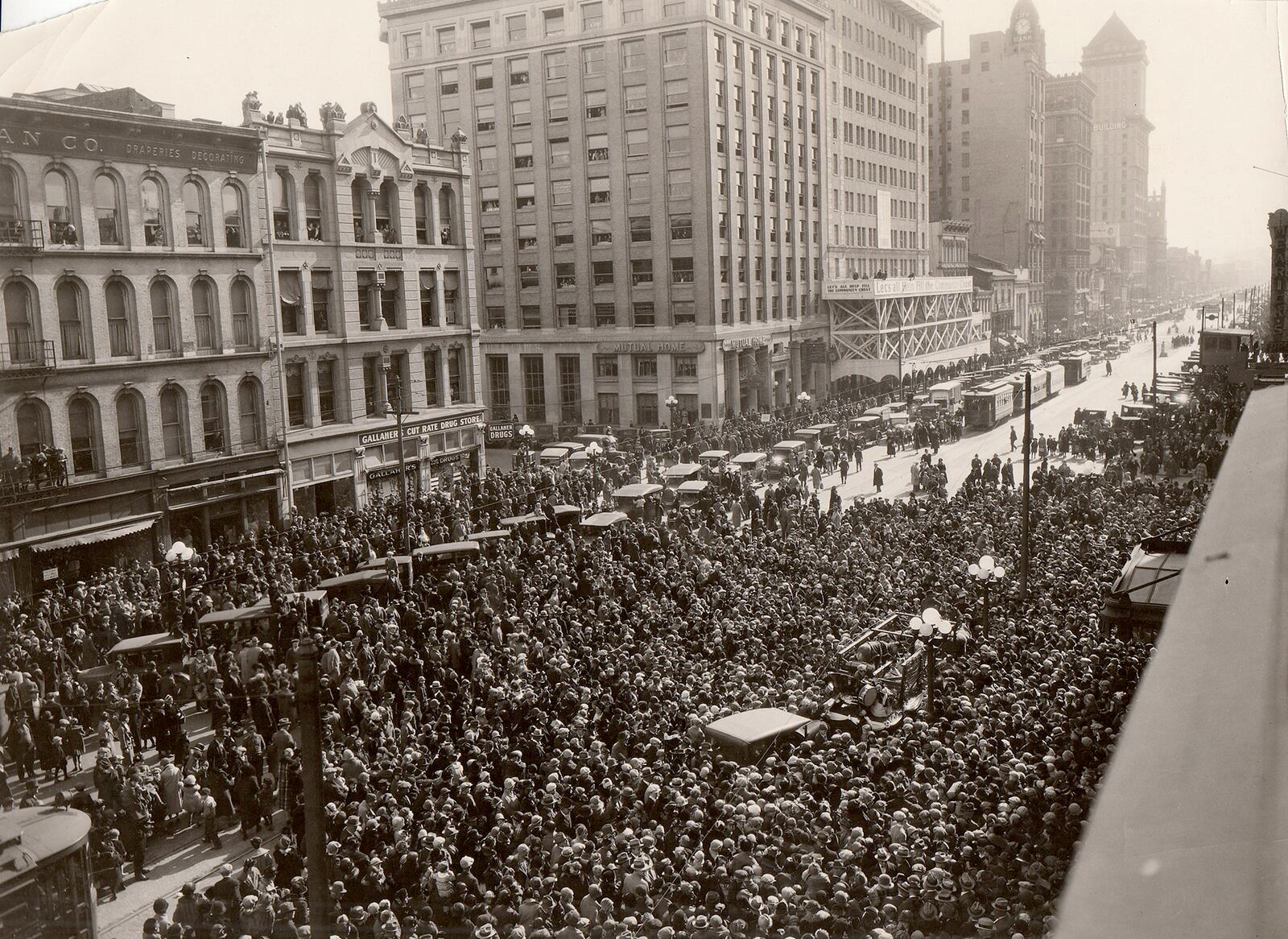 Dayton's Rike's Department Store held a Thanksgving Day Parade in Dayton from 1923 to 1942. The annual tradition ended when World War II began.  RIKEâS HISTORICAL COLLECTION, SPECIAL COLLECTIONS & ARCHIVES, WRIGHT STATE UNIVERSITY