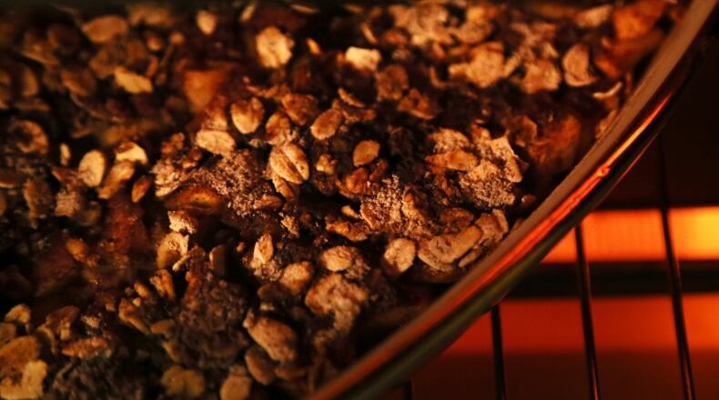 Amy's Toaster-Oven Apple Crisp prepared in a toaster oven on Wednesday, Oct. 28, 2015, in St. Louis. (Chris Lee/St. Louis Post-Disapatch/TNS)