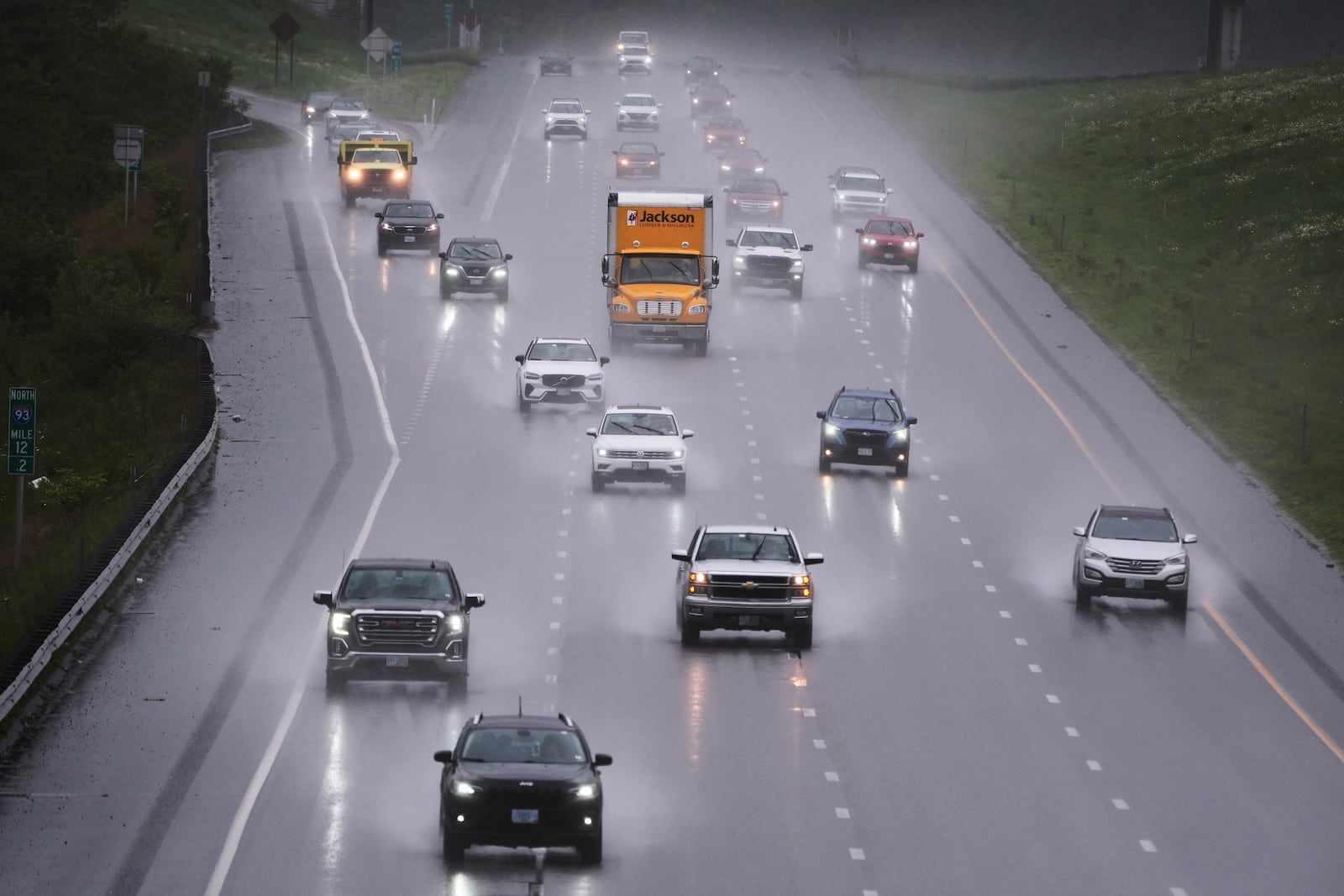 As rain from a nor'easter falls on the pavement, vehicles roll north on Route 93 during the start of the Memorial Day holiday travel, Thursday, May 22, 2025, in Londonderry, N.H. (AP Photo/Charles Krupa)