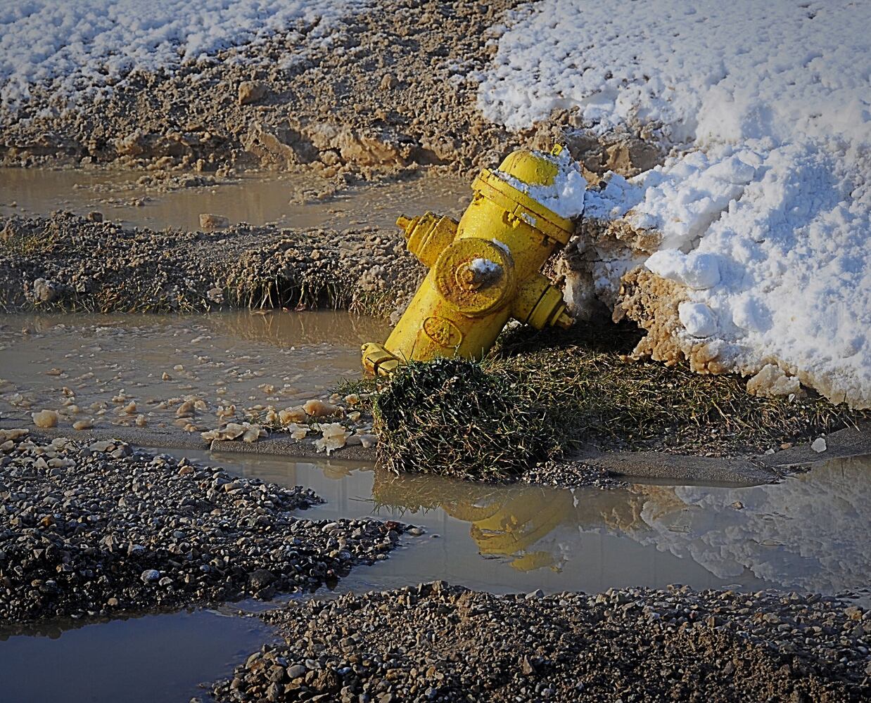 Hydrant damaged in Vandalia crash