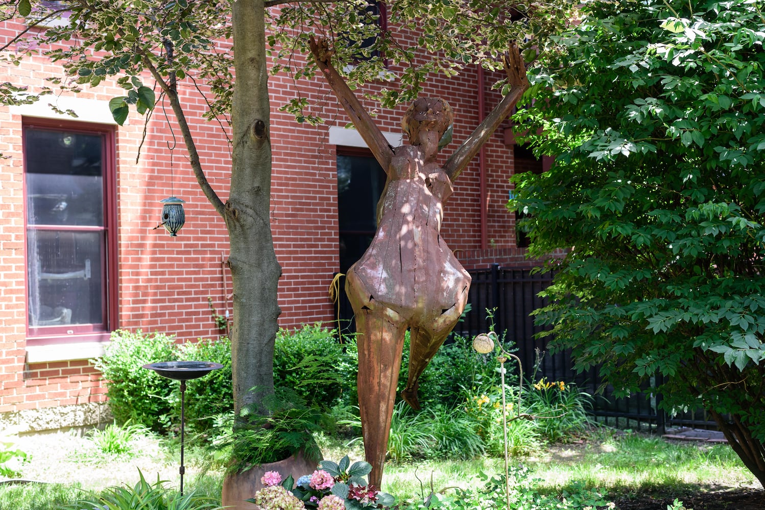 PHOTOS: 2025 Oregon Historic District Garden Tour