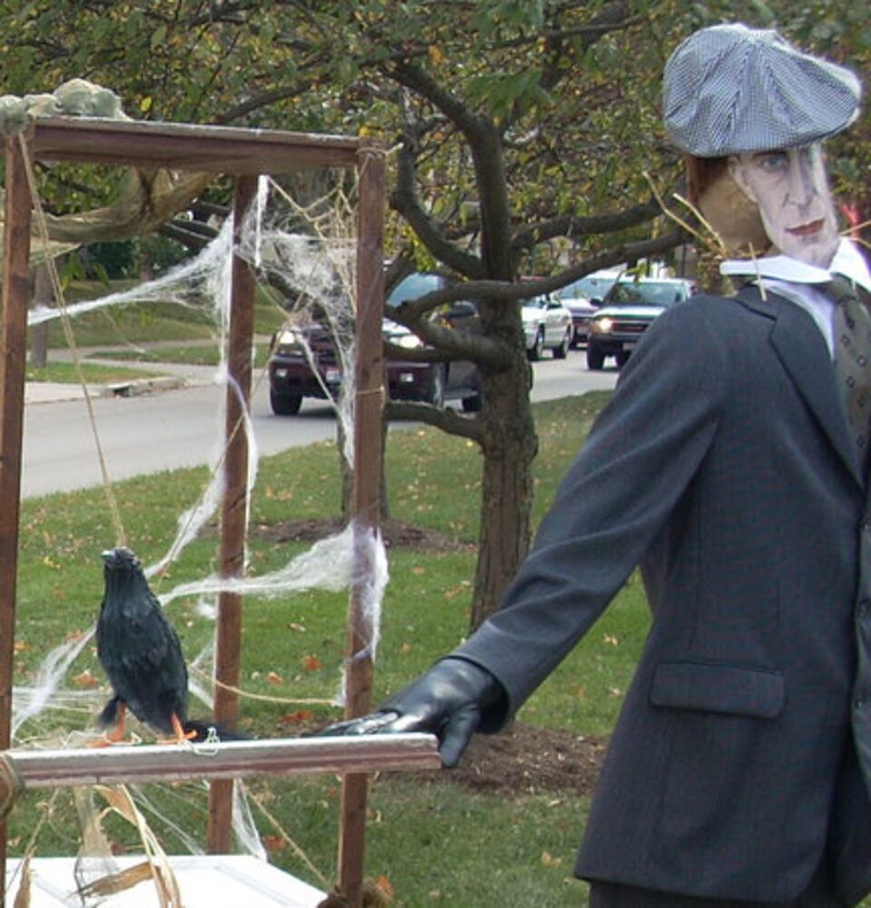 Halloween: Scarecrow Row