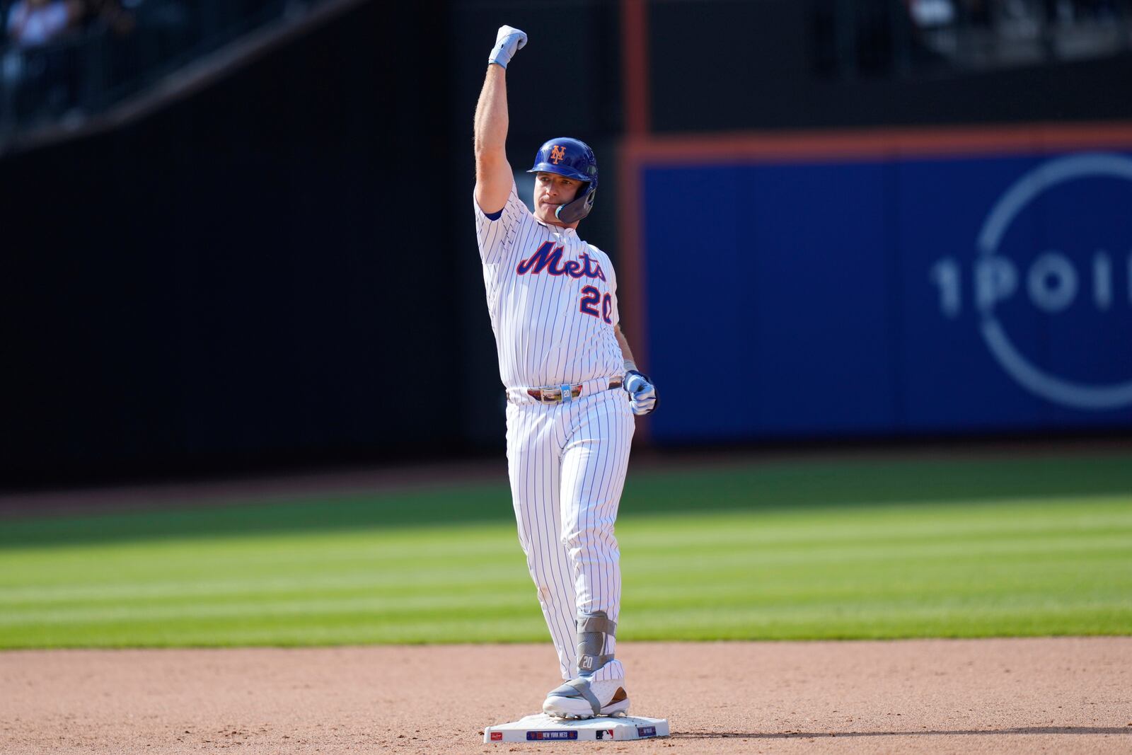 New York Mets' Pete Alonso reacts after hitting an RBI double during the tenth inning of a baseball game against the Philadelphia Phillies, Wednesday, April 23, 2025, in New York. (AP Photo/Seth Wenig)