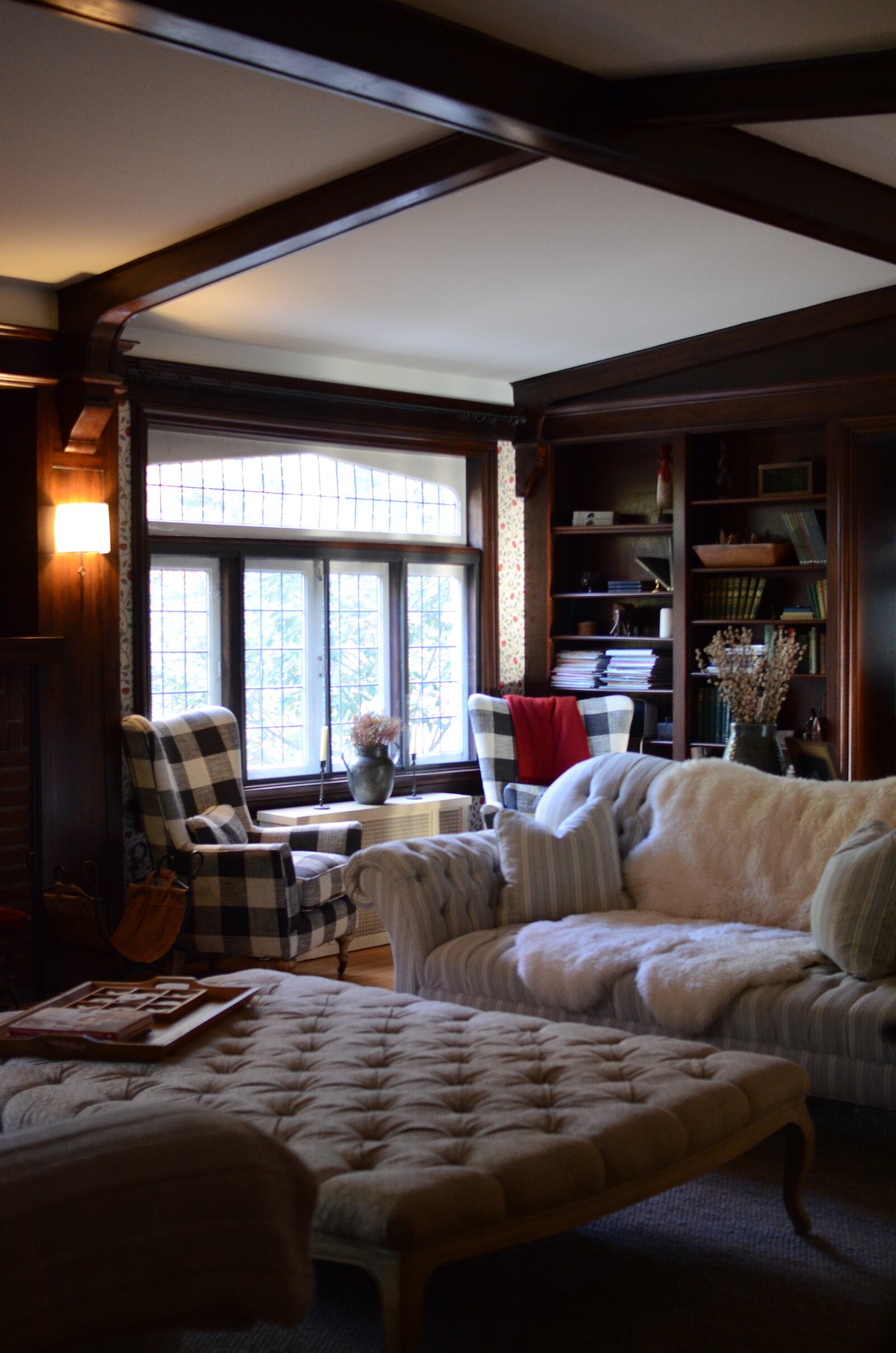 Sarena Kelley's home emanates a chic coziness that instantly invites guests to sit down and read a book in the living room. 