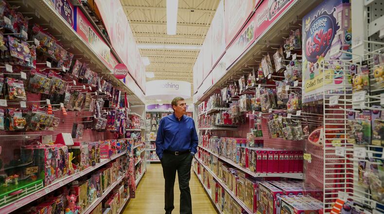 Dave Brandon, chief executive officer of Toys R Us, walks an aisle in Secaucus, New Jersey, on Aug. 19, 2016. CHRISTOPHER GOODNEY/BLOOMBERG