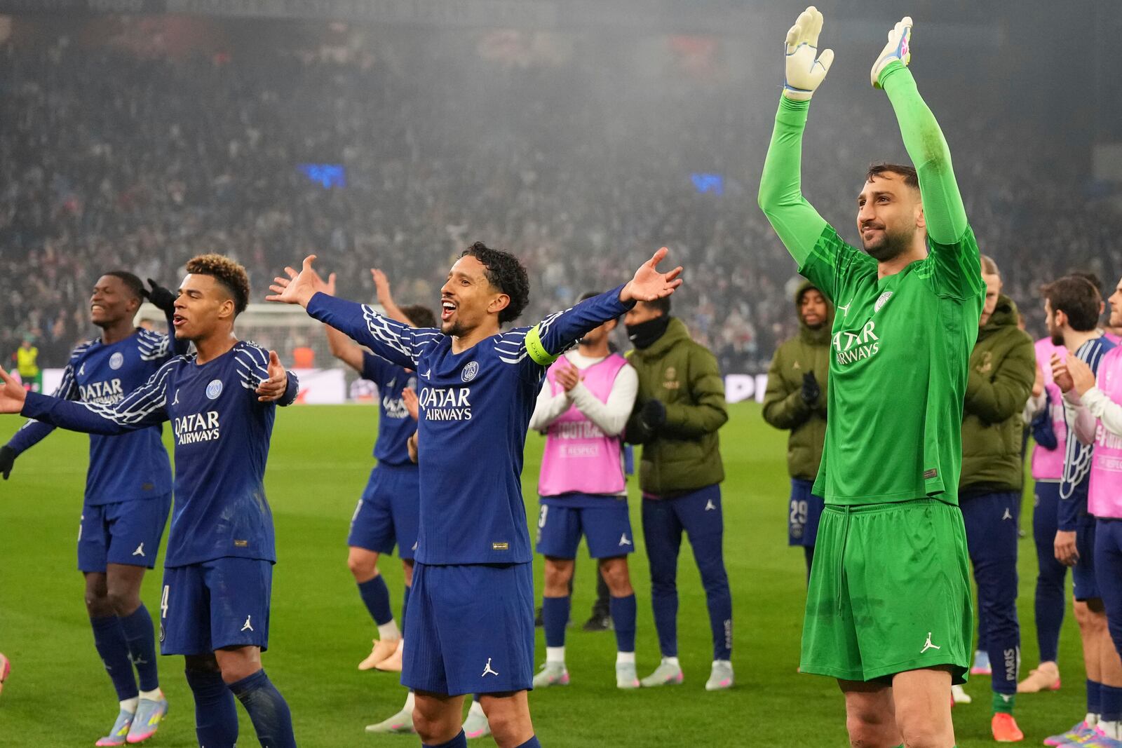 PSG's goalkeeper Gianluigi Donnarumma and team mates applaud fans at the end of the Champions League quarterfinal second leg soccer match between Aston Villa and Paris Saint-Germain at the Villa Park stadium, in Birmingham, England, Tuesday, April 15, 2025. (AP Photo/Frank Augstein)