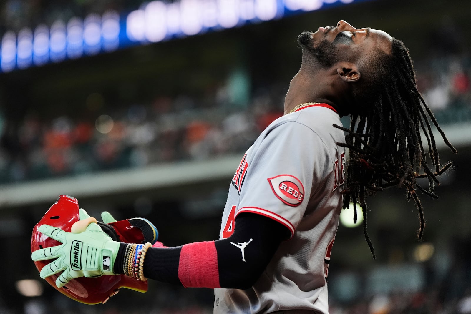 Cincinnati Reds' Elly De La Cruz prepares to bat during the first inning of a baseball game against the Houston Astros in Houston, Saturday, May 10, 2025. (AP Photo/Ashley Landis)