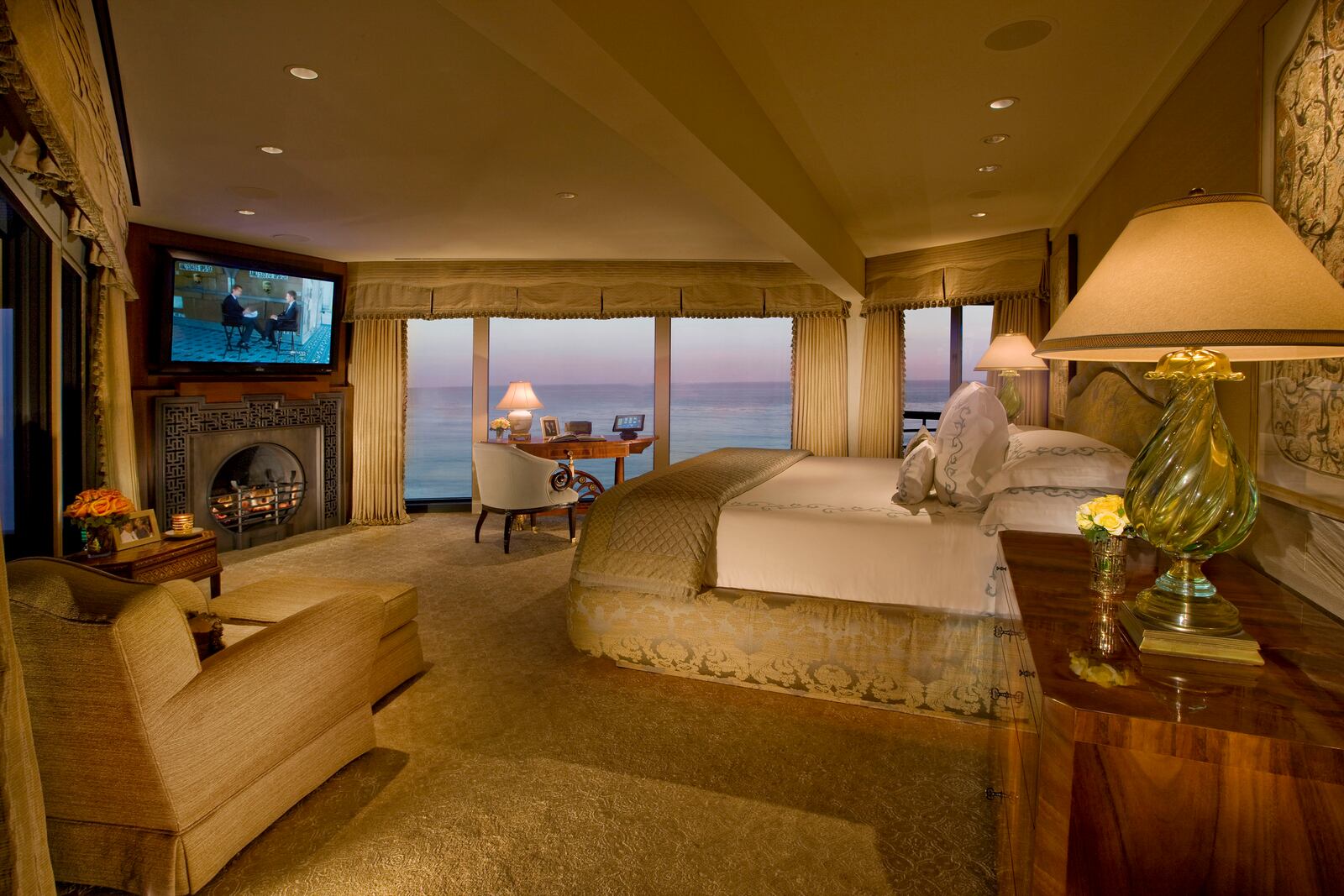 Fashion mogul turned producer Sidney Kimmel is seeking $81.5 million for the Point Dume estate once owned by Johnny Carson. The property, set on a bluff overlooking the ocean, includes a modernist residence designed by Malibu architect Ed Niles. (Mary E. Nichols)
