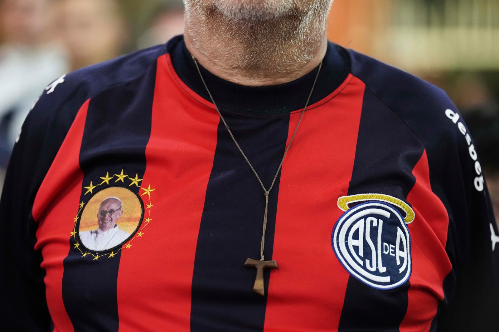 A fan of San Lorenzo soccer club attends a Mass at San Antonio Parish in honor of the late Pope Francis, a lifelong supporter of the club, in Buenos Aires, Argentina, Wednesday, April 23, 2025. (AP Photo/Natacha Pisarenko)