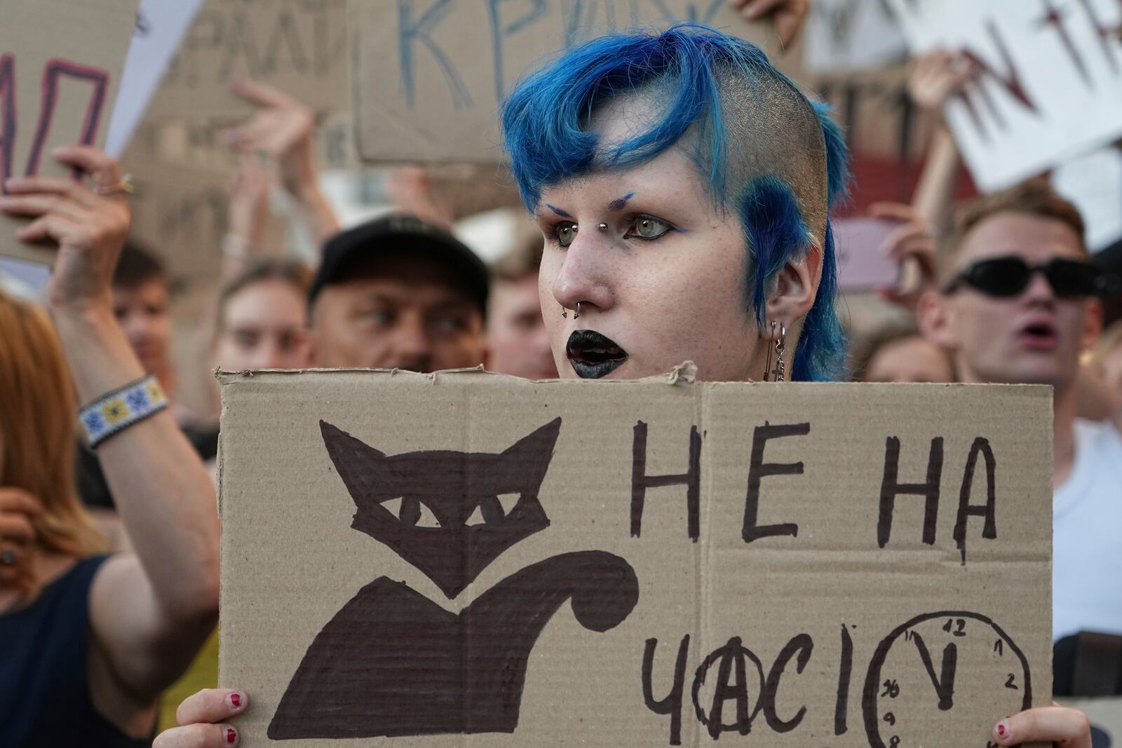 Participants hold banners during a protest against a law targeting anti-corruption institutions in central Kyiv, Ukraine, Wednesday, July 23, 2025. (AP Photo/Efrem Lukatsky)