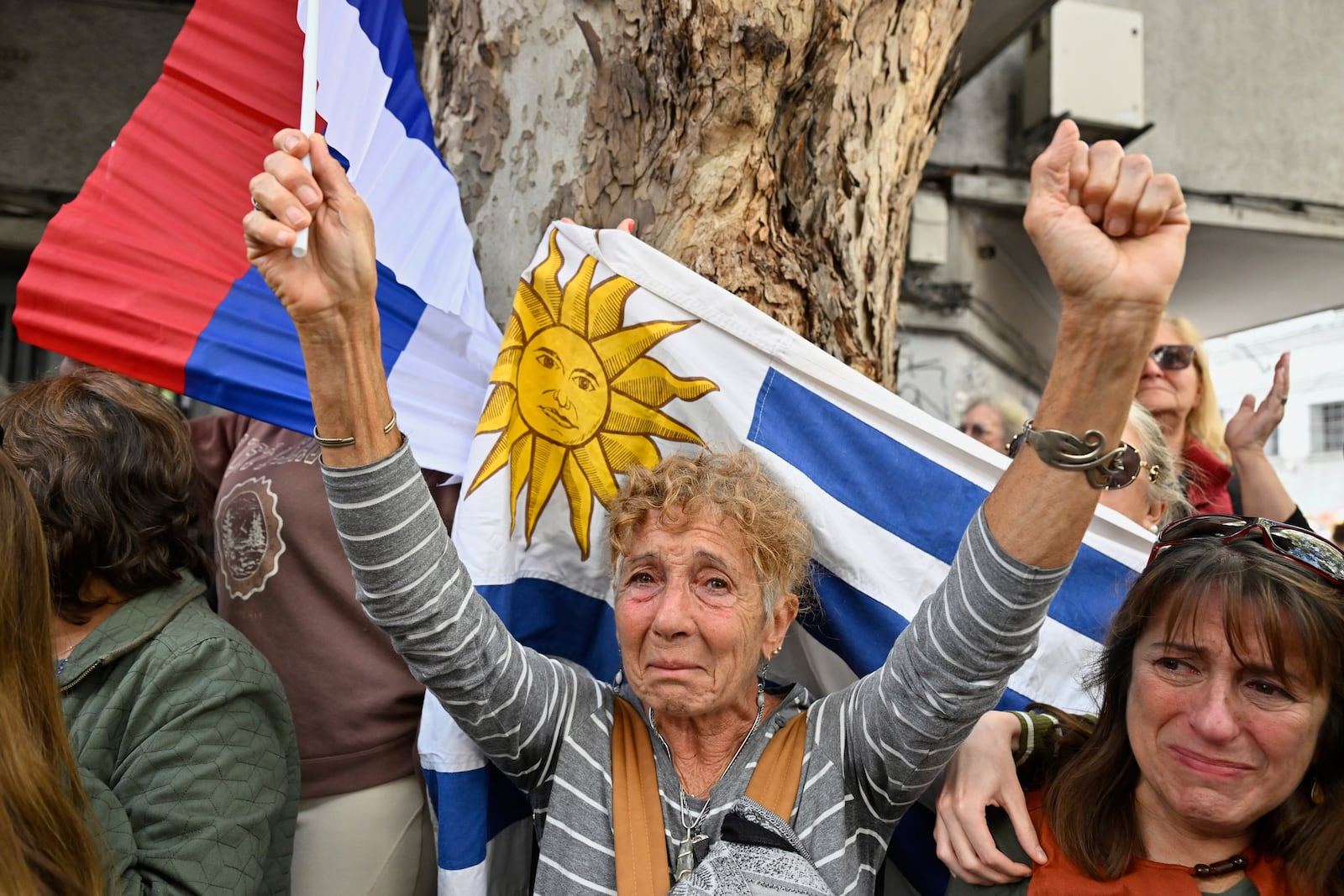 Mourners watch the casket of Uruguay's former President Jose Mujica from the sidelines of his funeral procession from the presidential palace to the National Assembly in Montevideo, Uruguay, Wednesday, May 14, 2025. (AP Photo/Santiago Mazzarovich)