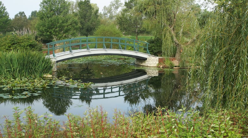 Garden Bridge at Cox Arboretum and Gardens Metropark. iSTOCK/COX