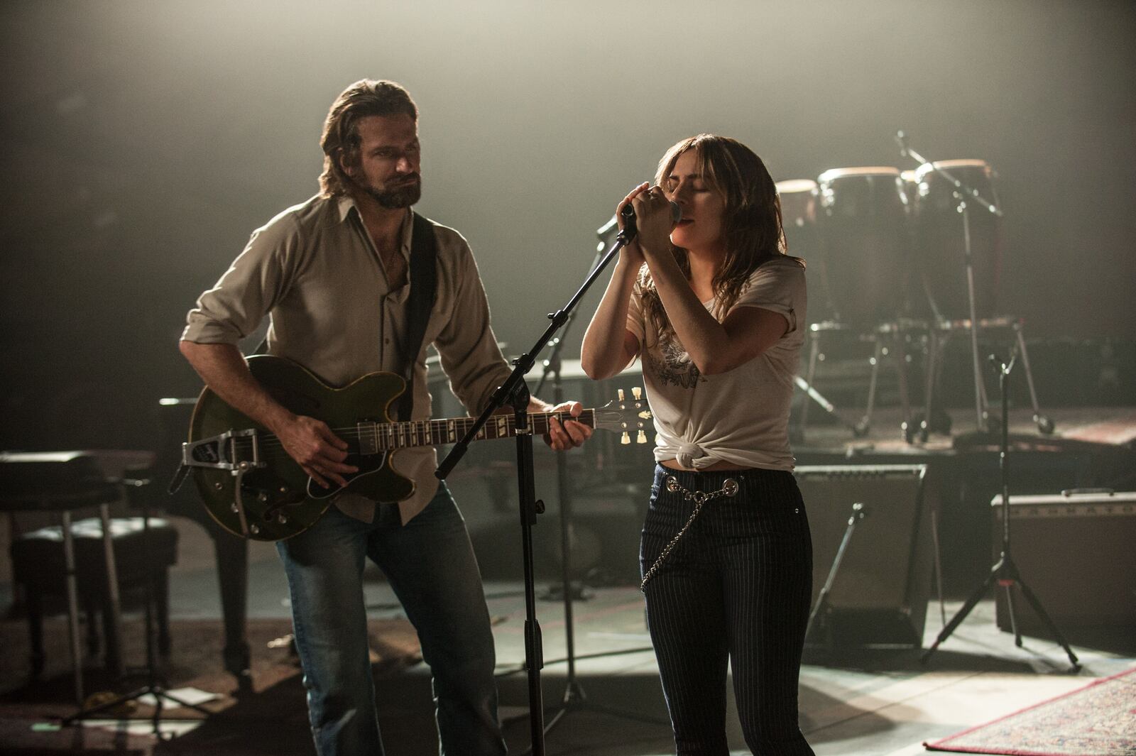 Bradley Cooper and Lady Gaga sing live in "A Star is Born."