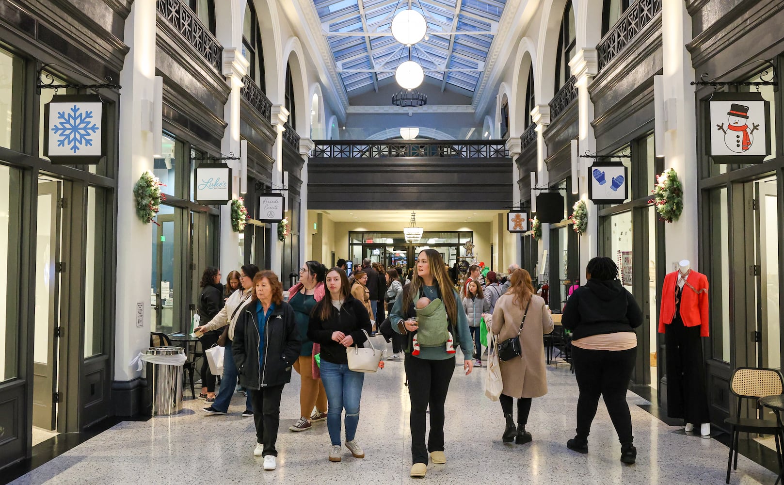 DDN 121125 Holly Days Dayton Arcade
