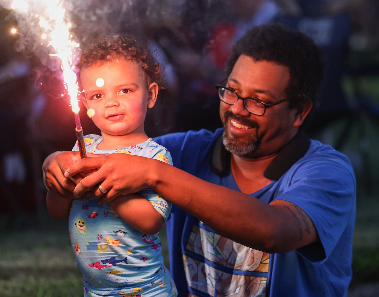 070325 DDN Americana Festival Fireworks Centerville
