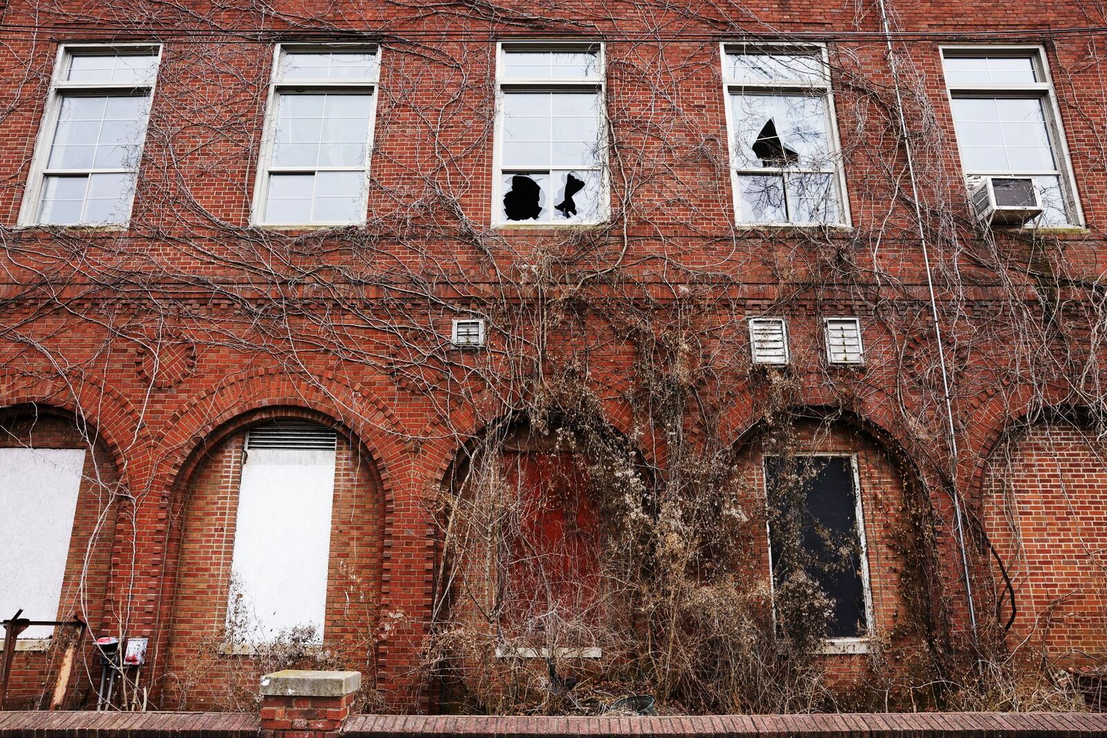 Middletown police have received 12 calls for service to the former Manchester Inn since October 2023, according to police reports. Numerous people have been charged with trespassing. NICK GRAHAM/STAFF
