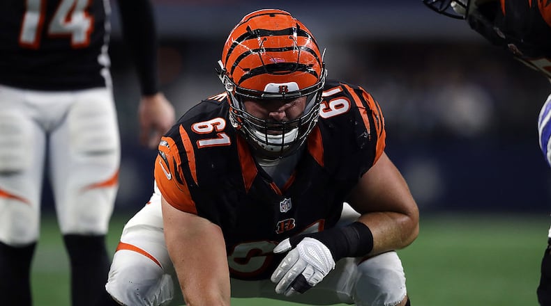 ARLINGTON, TX - OCTOBER 09: Russell Bodine #61 of the Cincinnati Bengals at AT&T Stadium on October 9, 2016 in Arlington, Texas. (Photo by Ronald Martinez/Getty Images)