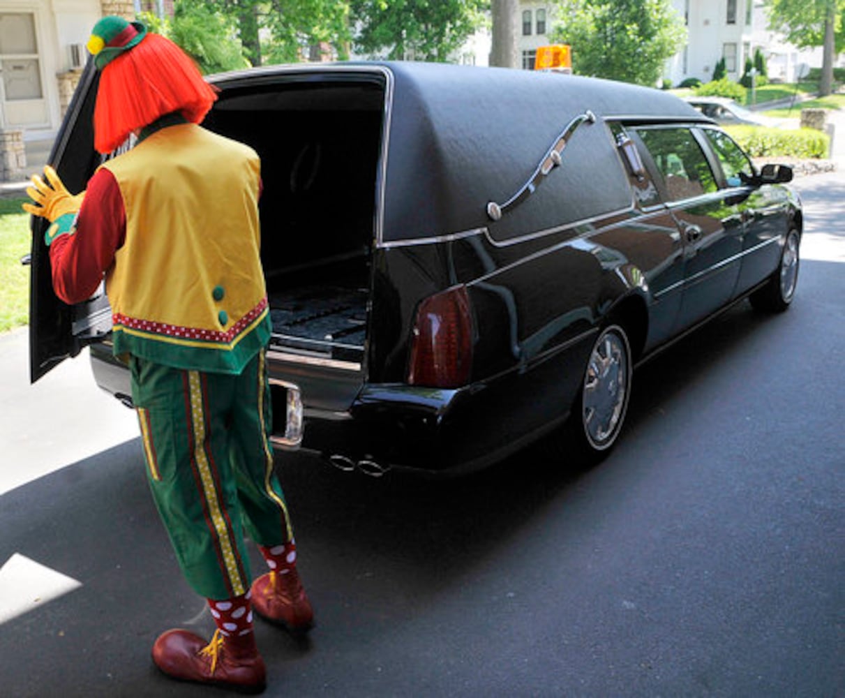Clowns honor fallen friend