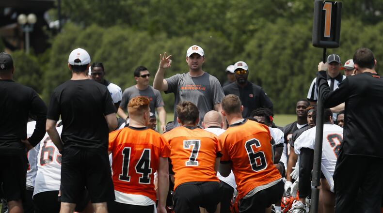 Cincinnati Bengals head coach Zac Taylor, center, speaks with his players during practice at the team’s NFL football training facility, Tuesday, June 4, 2019, in Cincinnati. (AP Photo/John Minchillo)