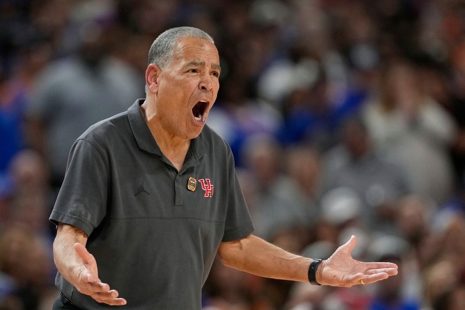 Houston head coach Kelvin Sampson yells during the second half in the national championship game against Florida at the Final Four of the NCAA college basketball tournament, Monday, April 7, 2025, in San Antonio. (AP Photo/Eric Gay)