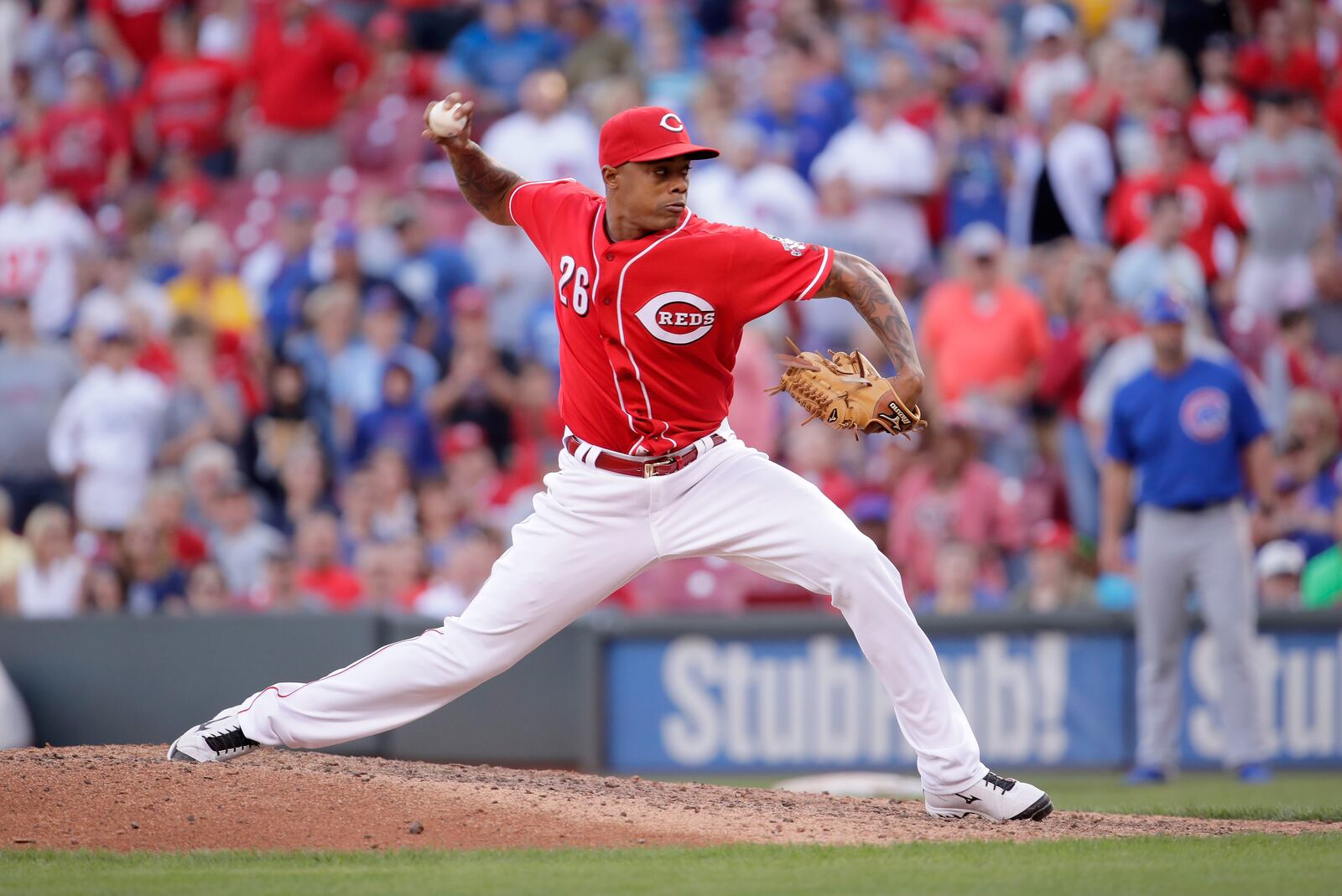 CINCINNATI, OH - OCTOBER 02: Raisel Iglesias #26 of the Cincinnati Reds throws a pitch in the 9th inning during the game against the Chicago Cubsat Great American Ball Park on October 2, 2016 in Cincinnati, Ohio. (Photo by Andy Lyons/Getty Images)
