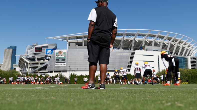 Cincinnati Bengals head coach Marvin Lewis watches his players during NFL football training camp, Saturday, July 29, 2017, in Cincinnati. (AP Photo/John Minchillo)