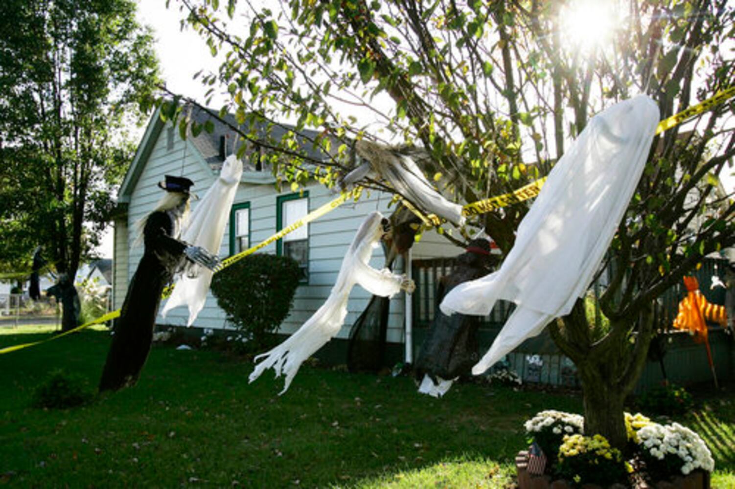 Halloween decorating contest