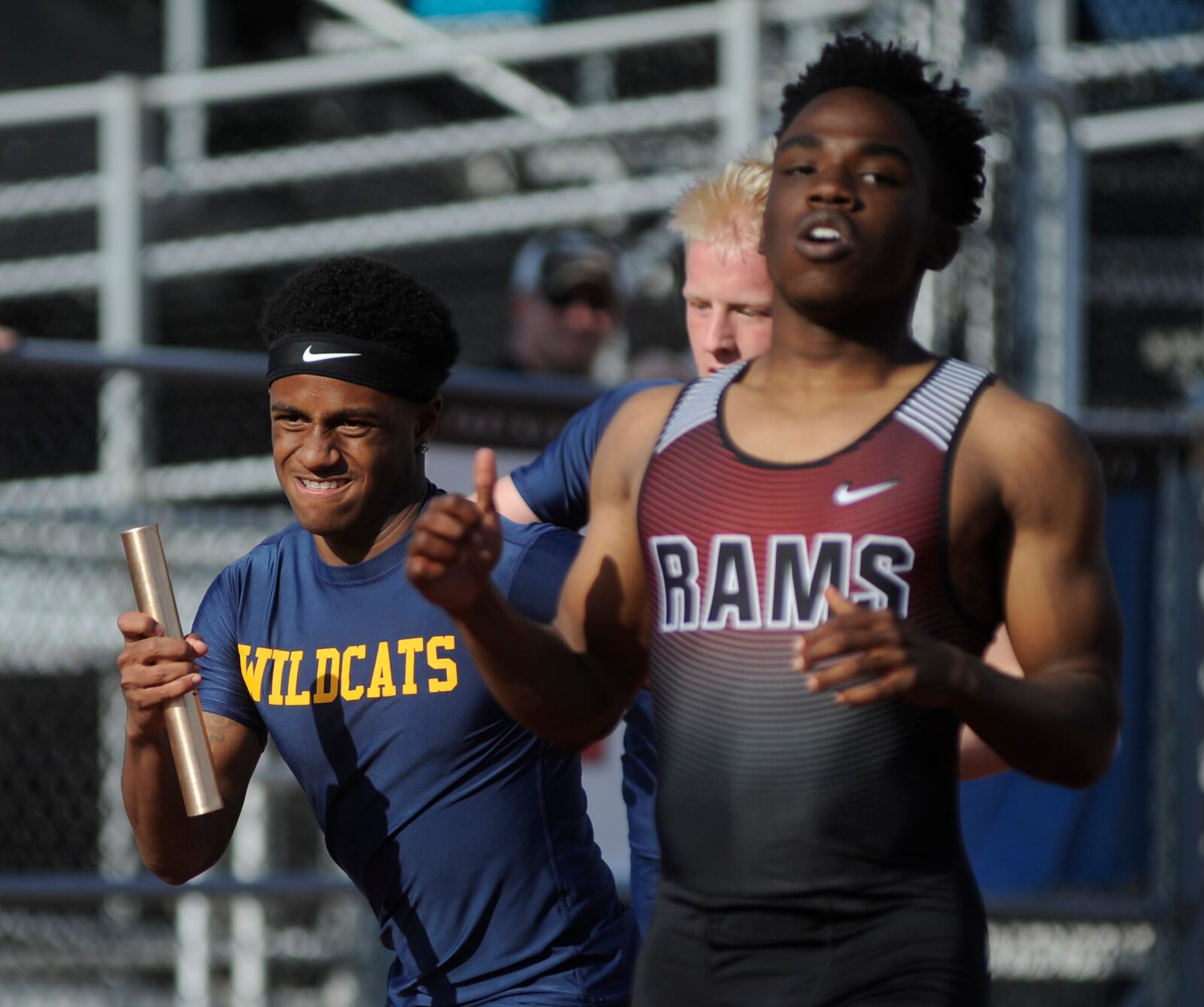 Springfield’s Diante Lesperance (left) takes off after taking a handoff from 4x200 relay teammate Jacob Yost during the D-I district track and field meet at Wayne High School on Wednesday, May 17, 2017. MARC PENDLETON / STAFF