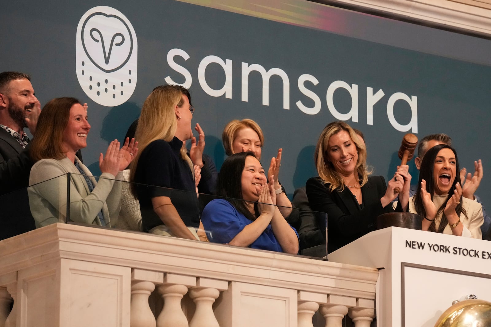 Meagen Eisenberg, second from right, Chief Marketing Officer of Samsara, gavels trading closed at the New York Stock Exchange, Tuesday, May 20, 2025. (AP Photo/Richard Drew)