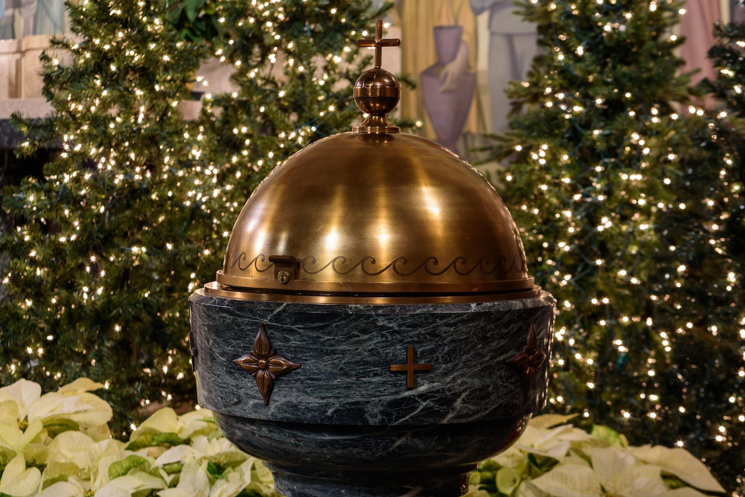 PHOTOS: A look inside St. Anthony of Padua Catholic Church decorated for Christmas