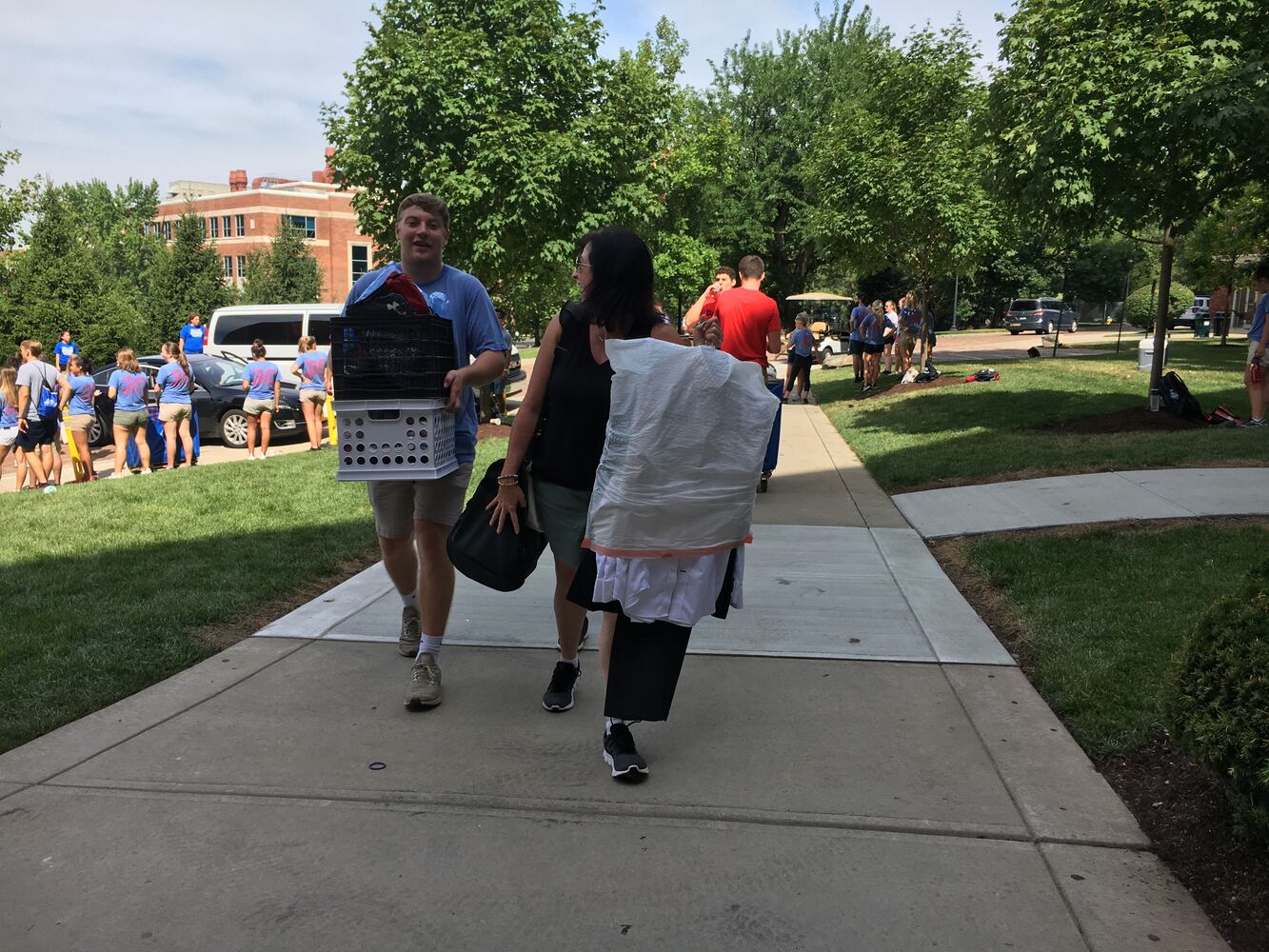 PHOTOS: More than 2K freshmen arrive at UD