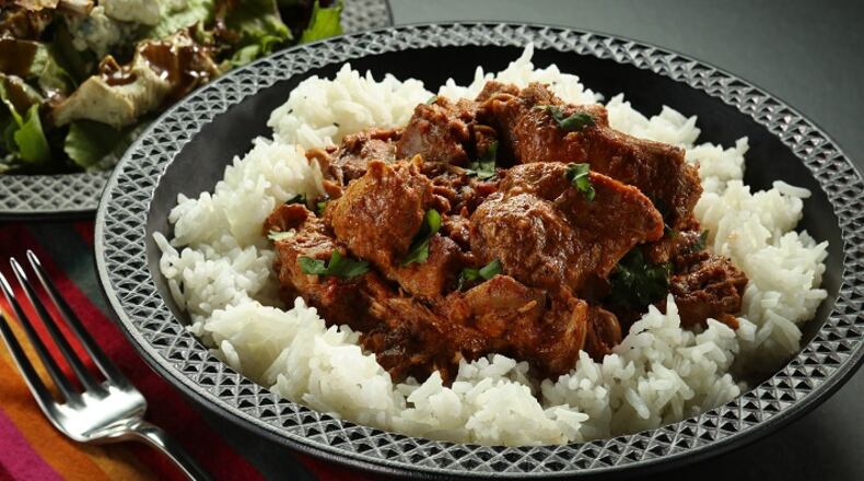 The butter chicken recipe (murgh makhani) from Urvashi Pitre's "Indian Instant Pot Cooking" comes out of the Instant Pot tasting wildly complex, though it cooks in less than 30 minutes. (Lisa Schumacher/food styling) (Chris Walker/Chicago Tribune/TNS)