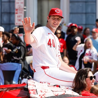 Former Cincinnati Reds catcher Johnny Bench signals to the crowd as during the 107th Findlay Market Opening Day Parade on March 26, 2026. NICK GRAHAM/STAFF