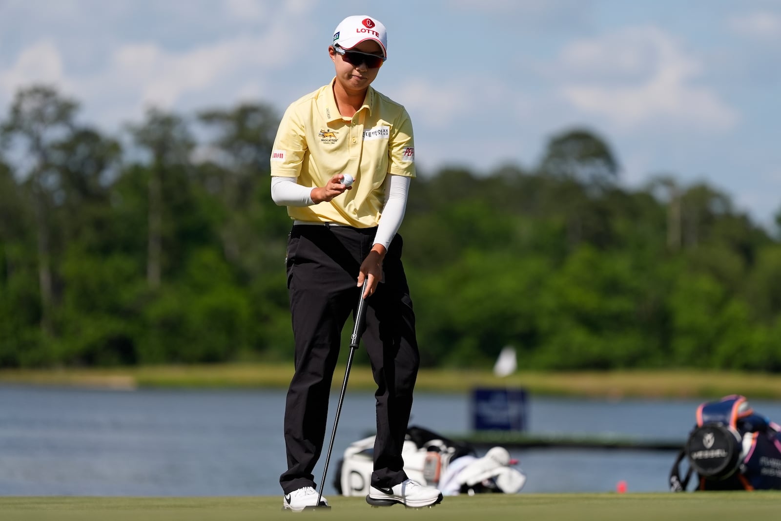 Hyo Joo Kim, of South Korea, celebrates on the 18th green during the final round the Chevron Championship LPGA golf tournament Sunday, April 27, 2025, in The Woodlands, Texas. (AP Photo/Ashley Landis)