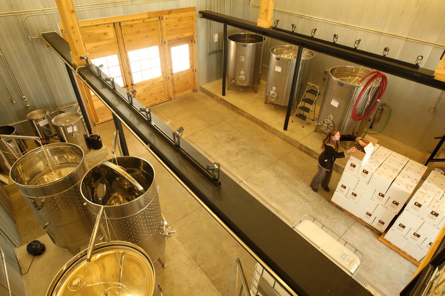 Caesar Creek Vineyards, at 962 Long Road east of Xenia