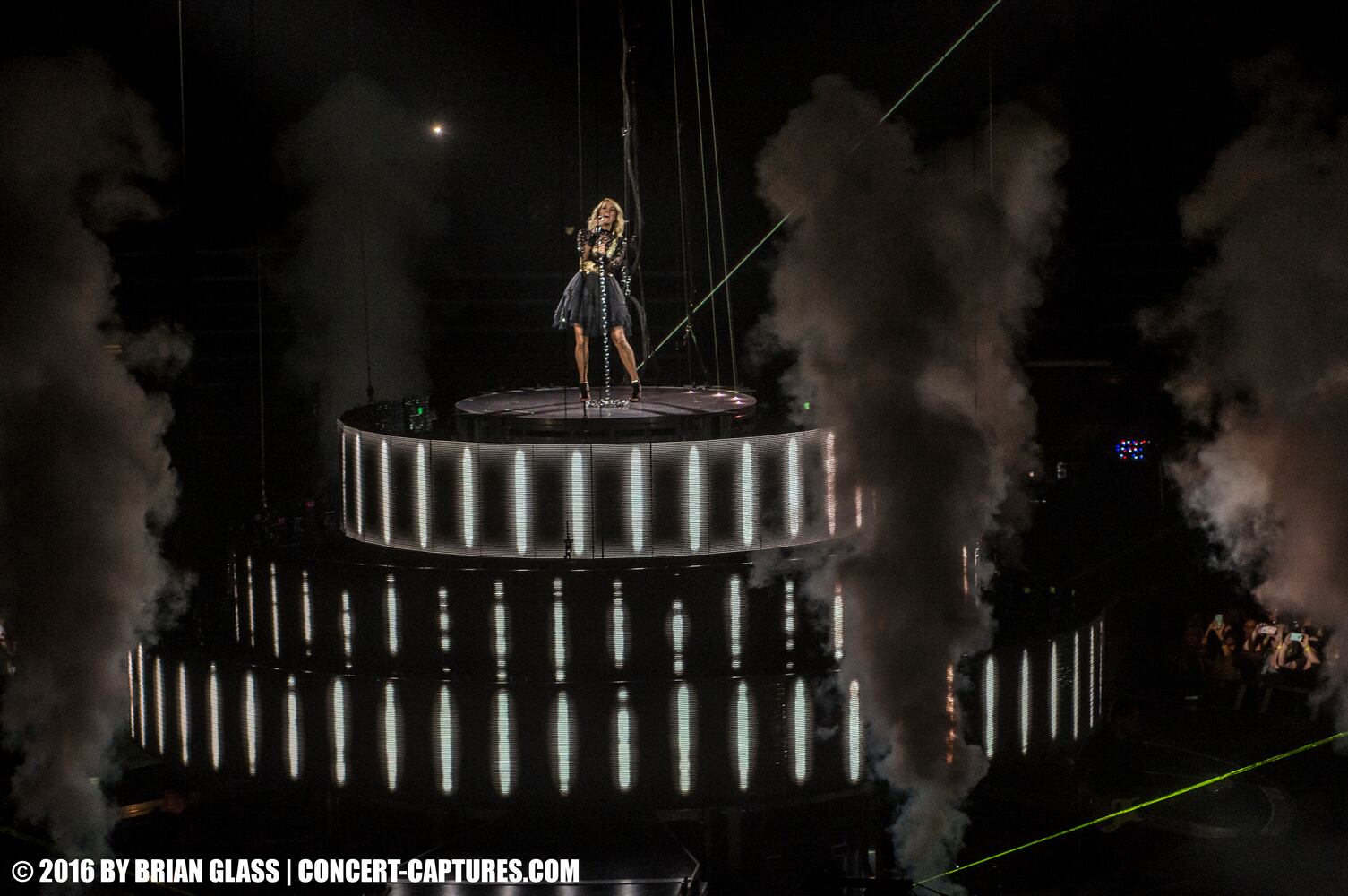 Carrie Underwood lights up Cincinnati