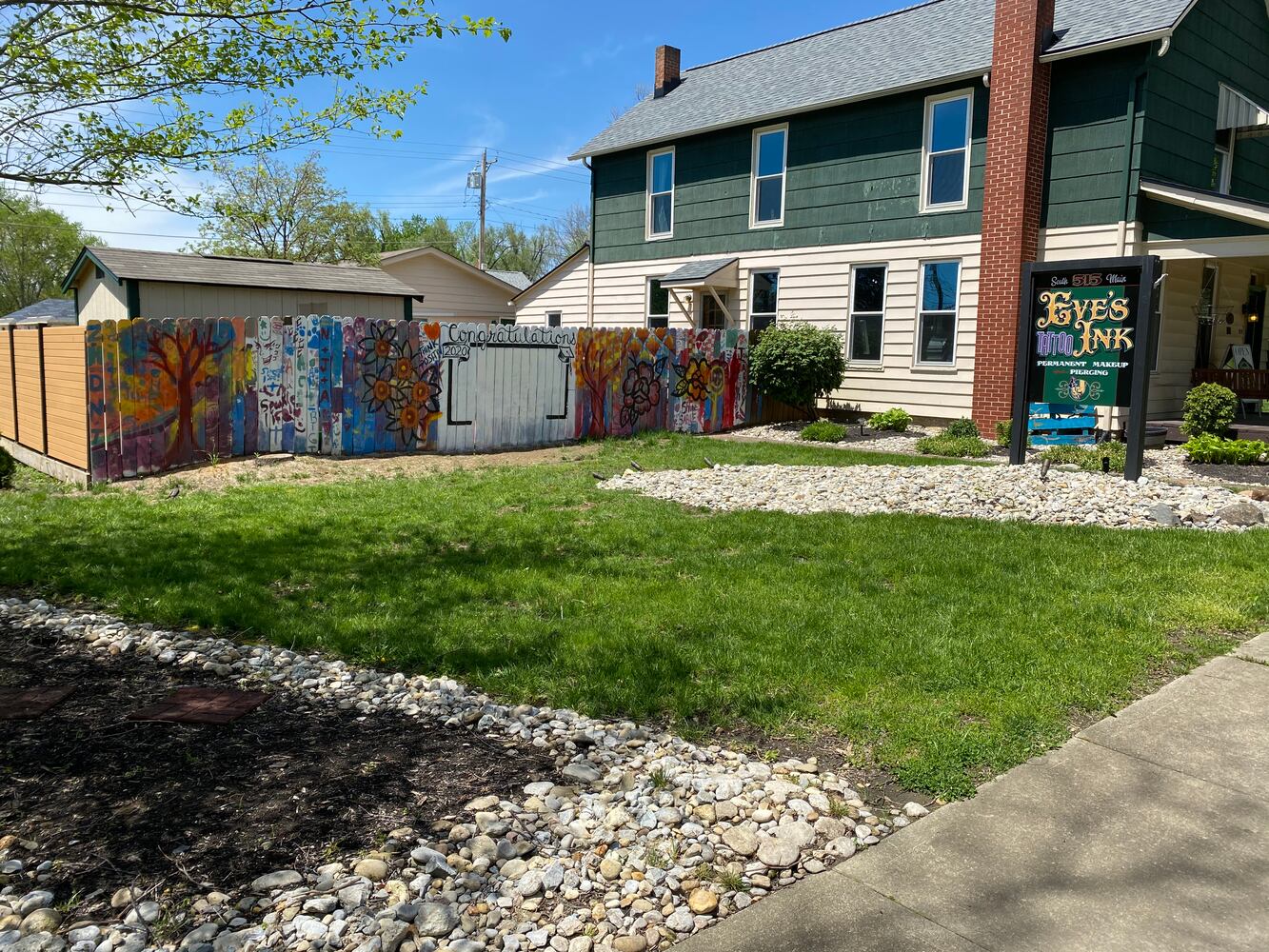 PHOTOS: Springboro graduates celebrate using selfie mural