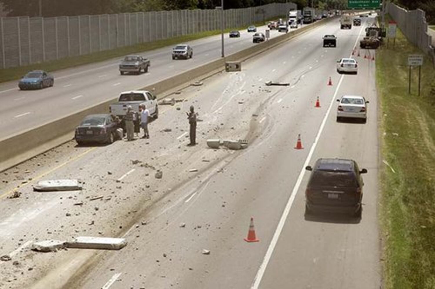 Truck crashes into bridge on I-75