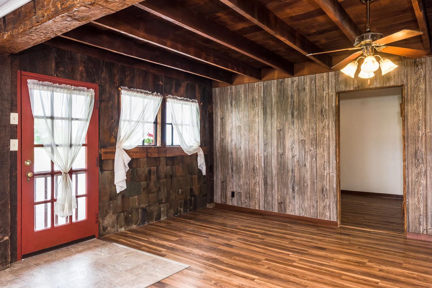 PHOTOS: Converted barn in the country is a farmhouse dream come true