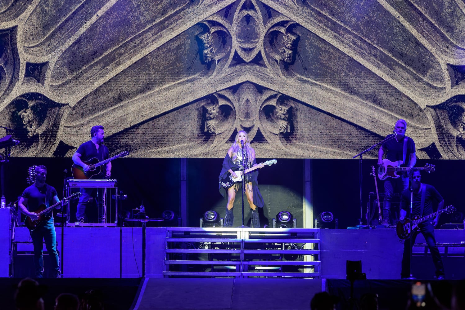 PHOTOS: Carrie Underwood & Shaboozey at the 2025 Voices of America Country Music Fest