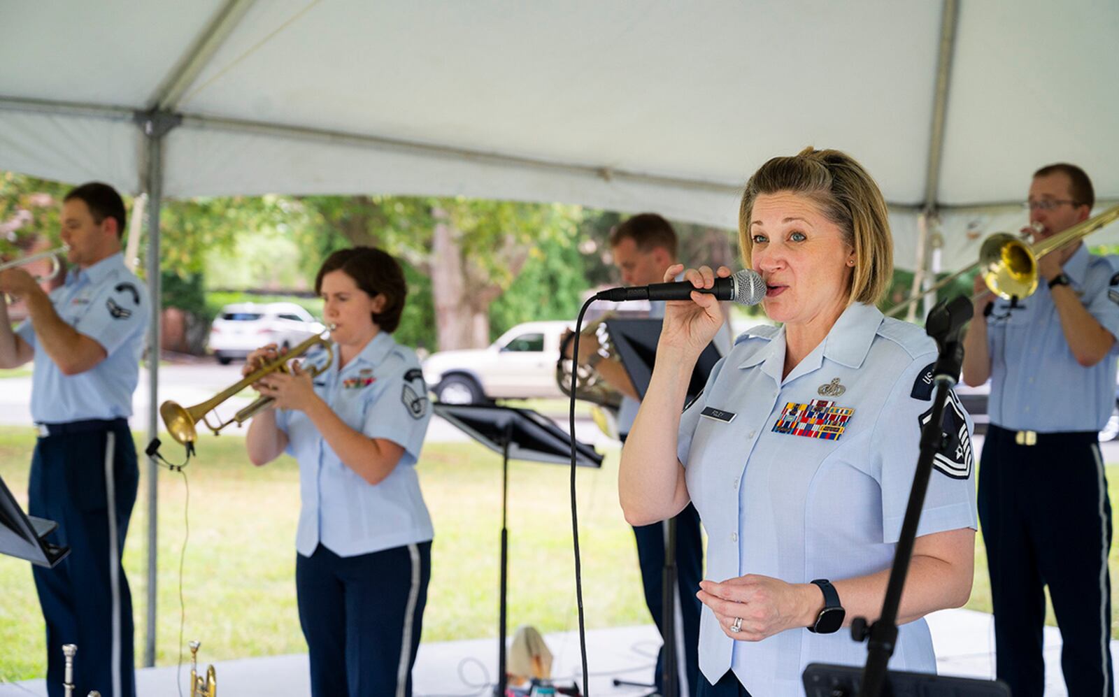 Master Sgt. Christin Foley, Air Force Band of Flight vocalist, performs with the Spirit of Freedom ensemble during the Women’s Equality Day event Aug. 27 at Wright-Patterson Air Force Base. U.S. AIR FORCE PHOTO/R.J. ORIEZ