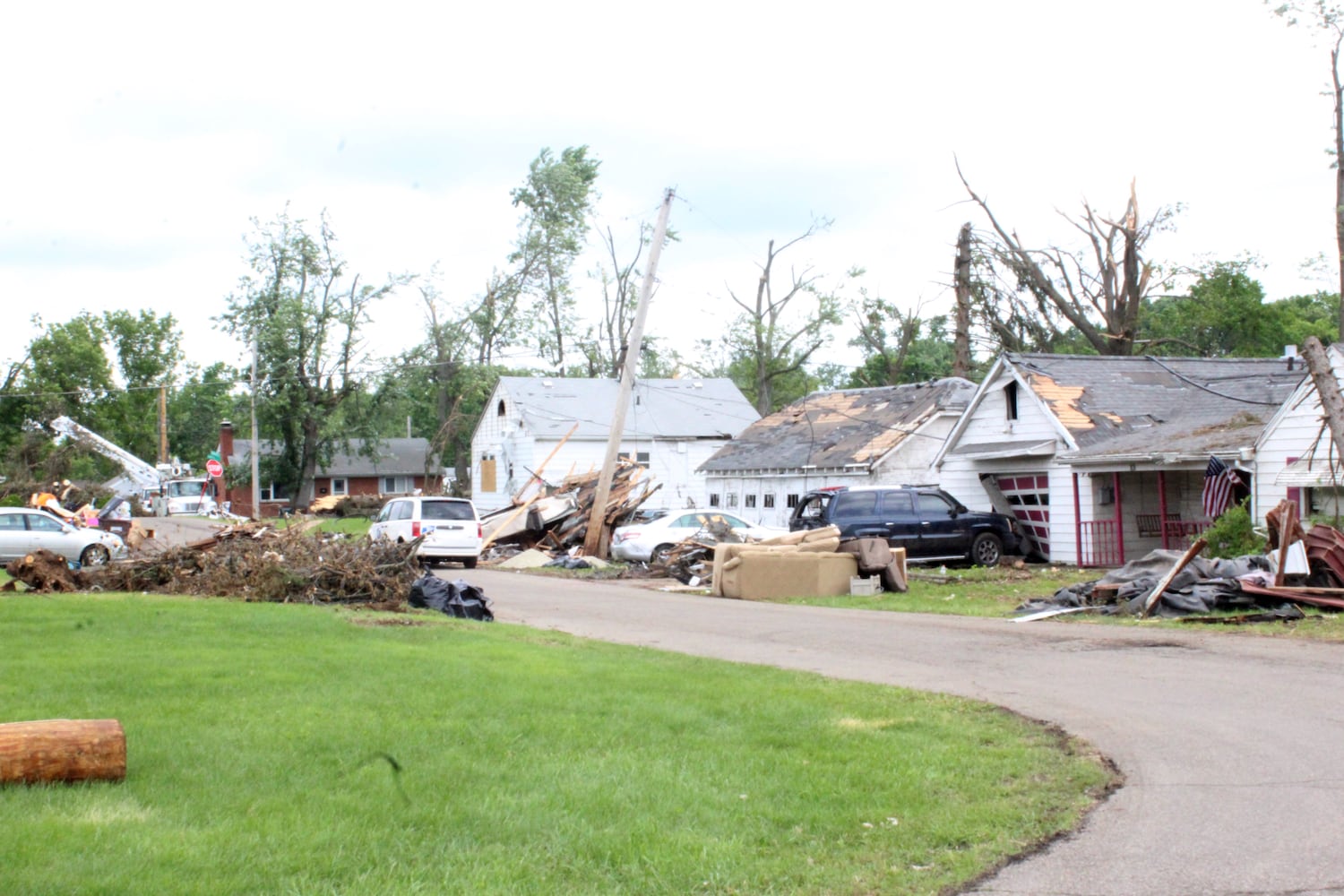 Photos restaurant worker called unsung hero for helping others during Memorial Day tornadoes
