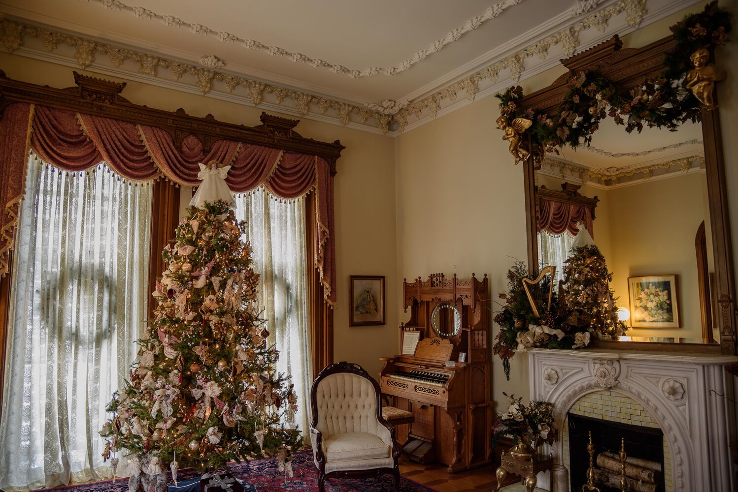 PHOTOS: Check out the gorgeous Dayton Woman’s Club, decorated for the holidays