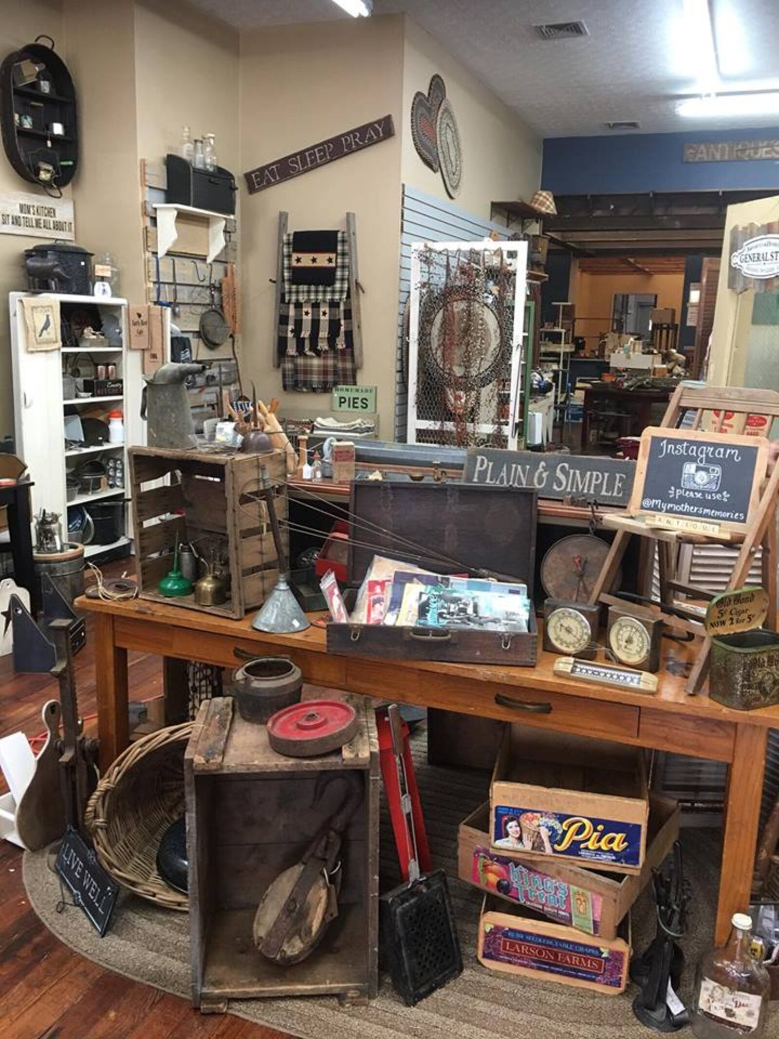 For home decor, primitives, antiques, and seasonal gifts check out My Mother's Memories.