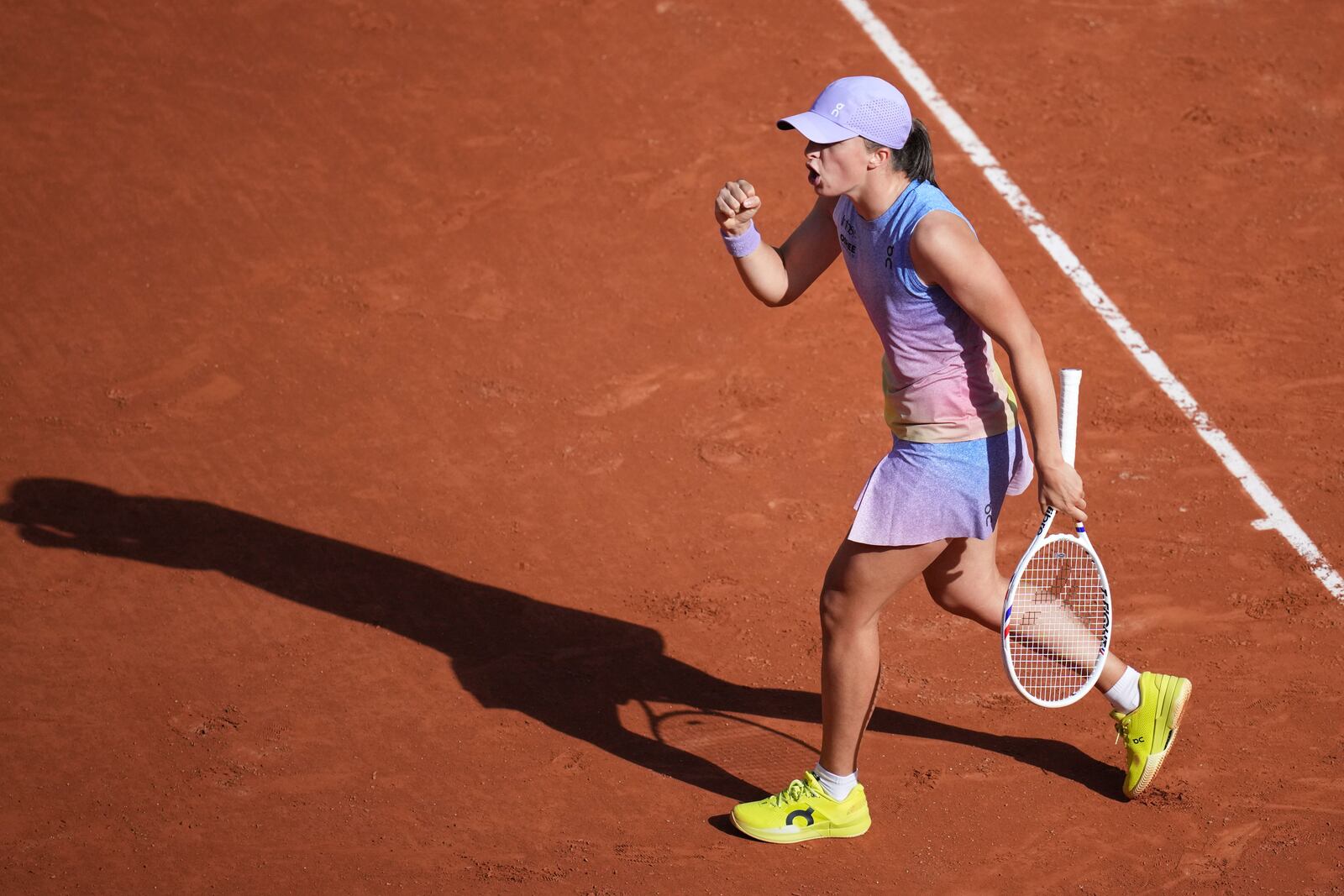 Poland's Iga Swiatek celebrates after beating Britain's Emma Raducanu at the end of their second round match of the French Tennis Open, at the Roland-Garros stadium, in Paris, Wednesday, May 28, 2025. (AP Photo/Christophe Ena)