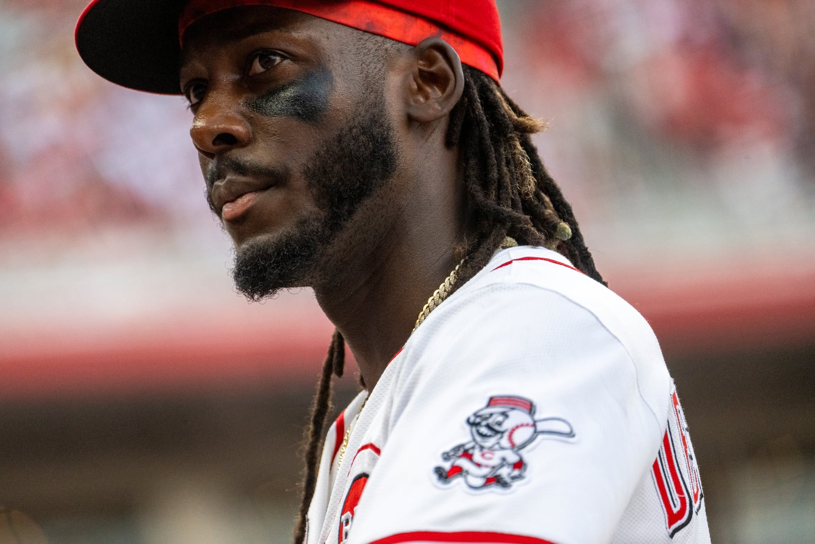 Cincinnati Reds shortstop Elly De La Cruz walks into the dugout in third inning of a baseball game against the New York Yankees, Wednesday, June 25, 2025, in Cincinnati. (AP Photo/Michael Swensen)
