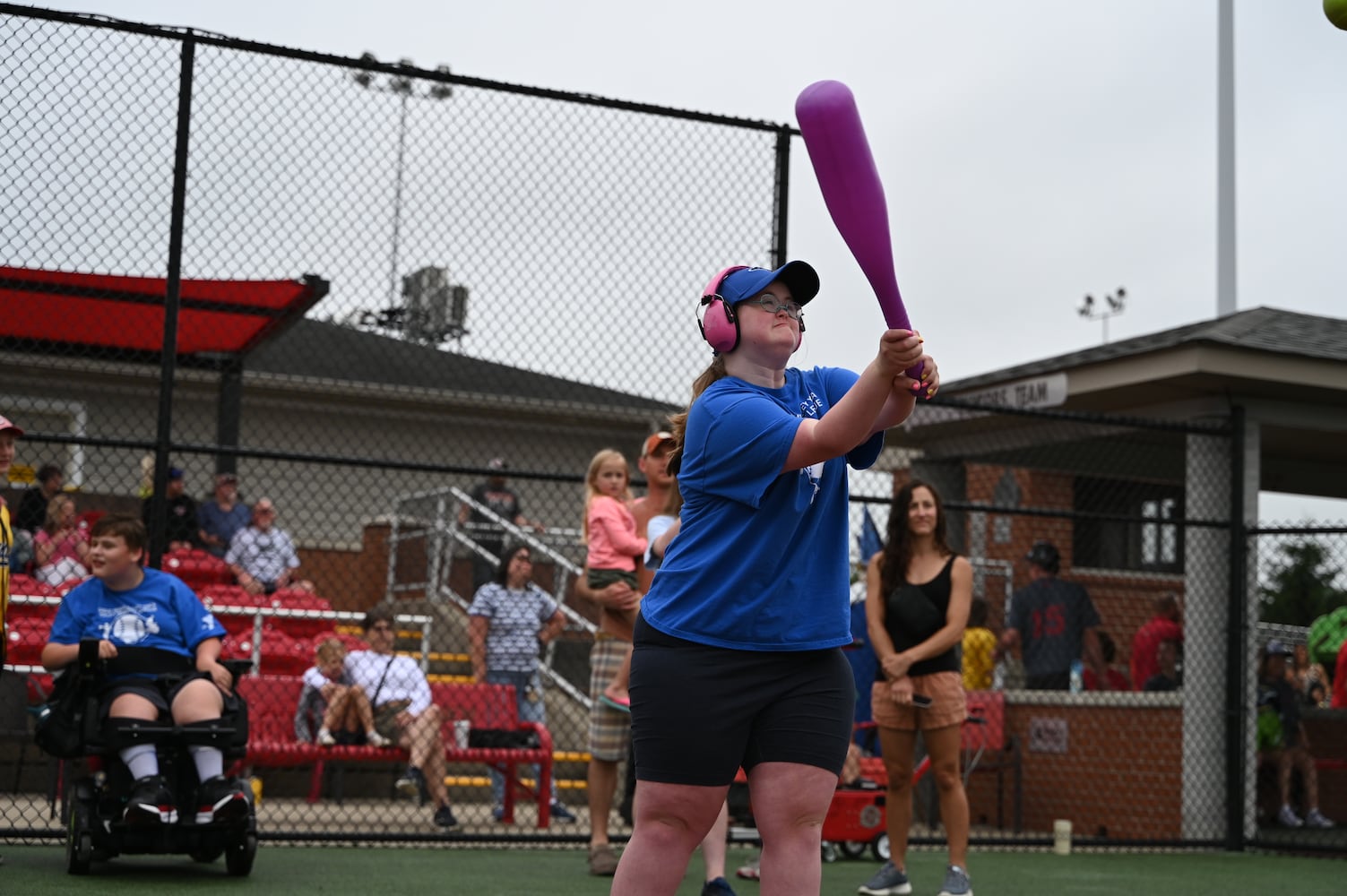 Savannah Bananas make a surprise visit to Nuxhall Miracle League in Fairfield