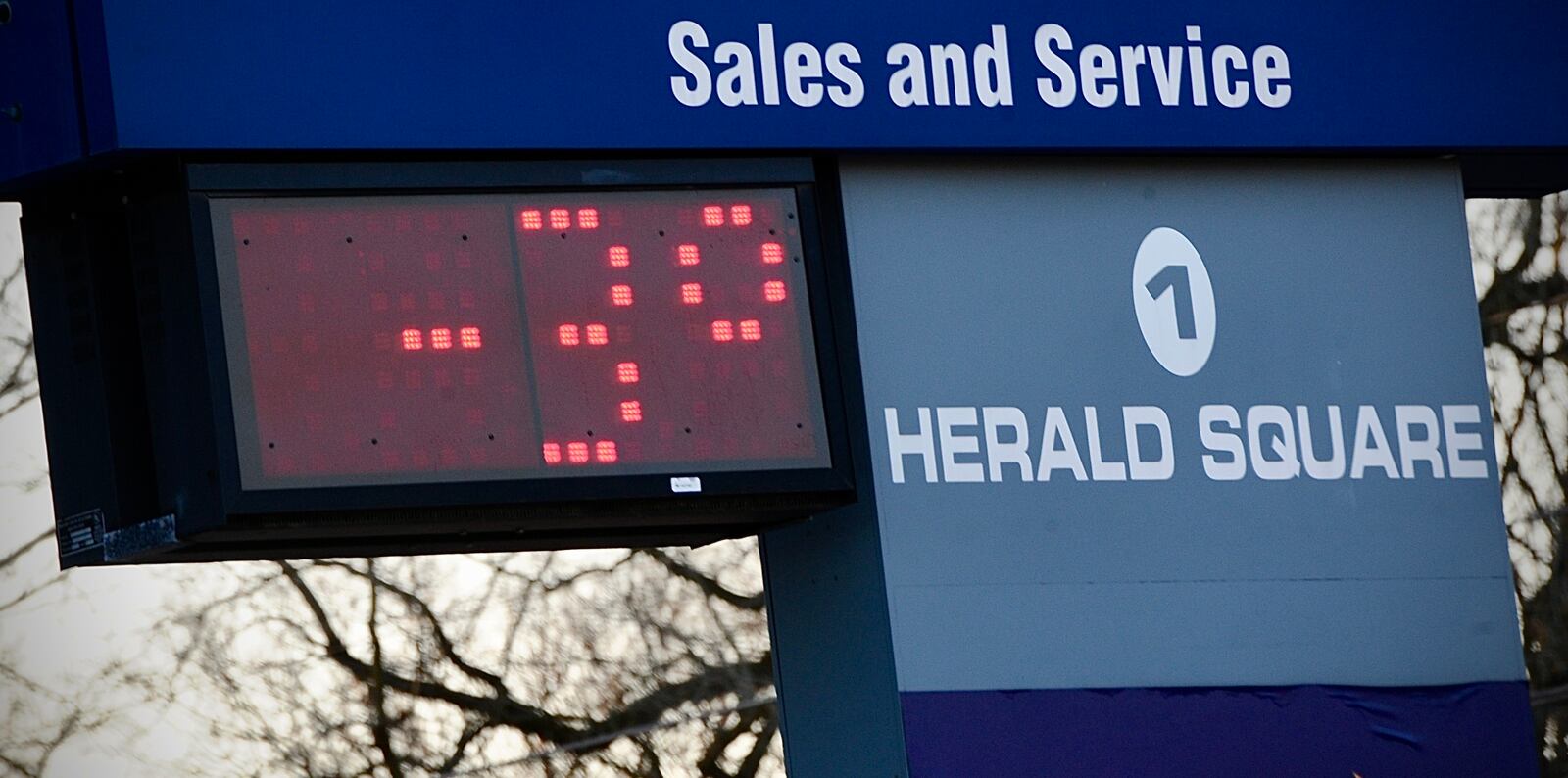 The temperature read -3 degrees at 1 Herald Square in Fairborn Wednesday Jan. 26, 2022. MARSHALL GORBY\STAFF