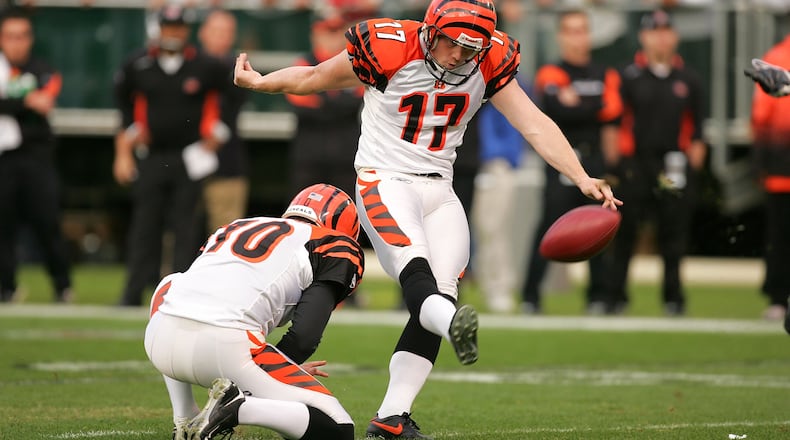 OAKLAND, CA - NOVEMBER 22: Shayne Graham #17 of the Cincinnati Bengals kicks a field goal during their game against the Oakland Raiders at Oakland-Alameda County Coliseum on November 22, 2009 in Oakland, California. (Photo by Ezra Shaw/Getty Images)